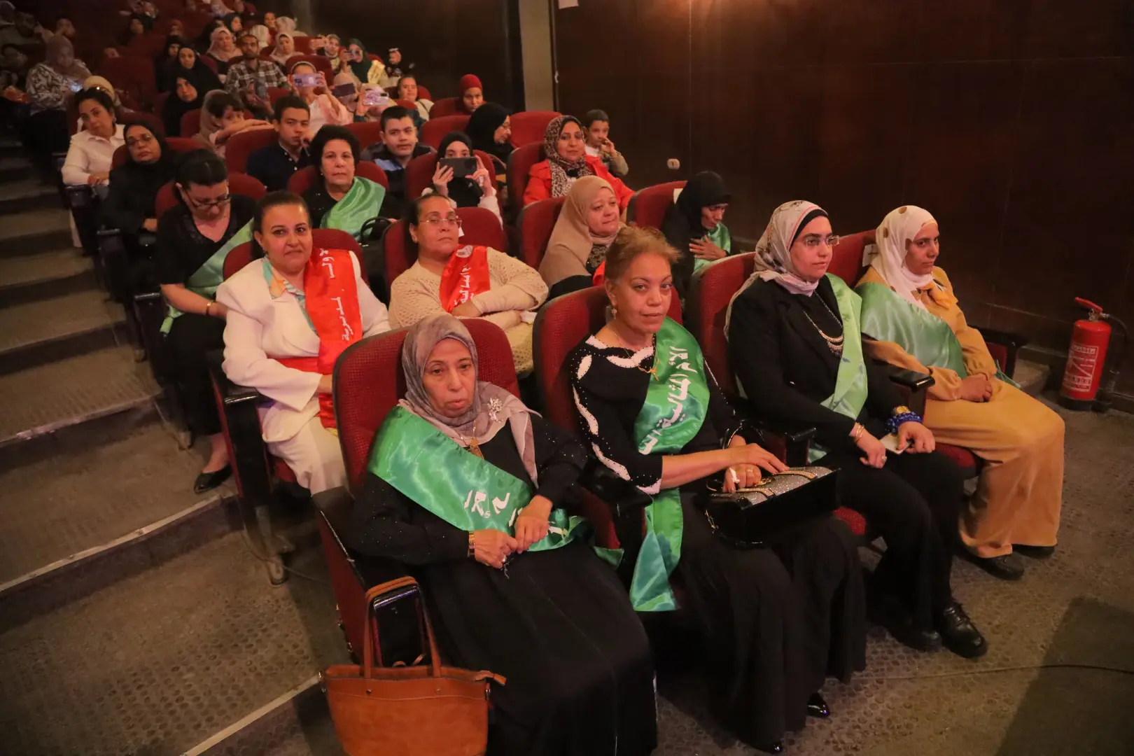 محافظ قنا يشهد حفل تكريم الأمهات المثاليات - 1000527998