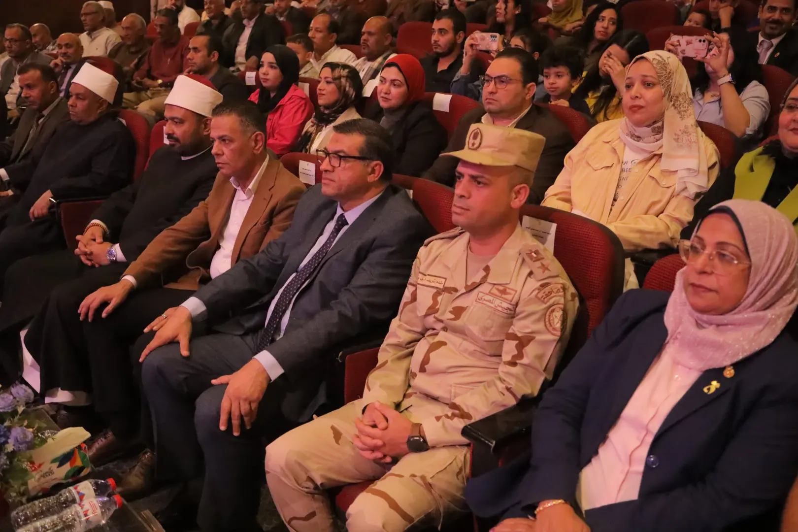 محافظ قنا يشهد حفل تكريم الأمهات المثاليات - 1000528000