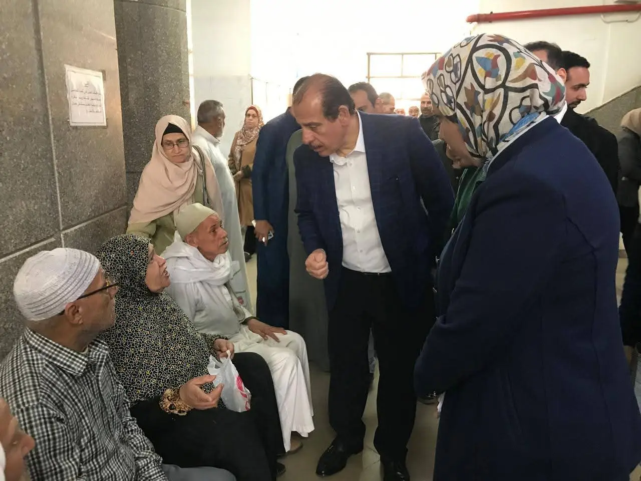نائب وزير الصحة يتفقد المنشآت الطبية بالبحيرة ويوصي بصرف مكافآت للمتميزين - 1000529525