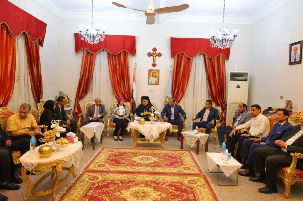 رئيس جامعة الأقصر تترأس وفدًا أكاديميا خلال زيارة الكنائس للتهنئة  بعيد القيامة المجيد - 1000531398