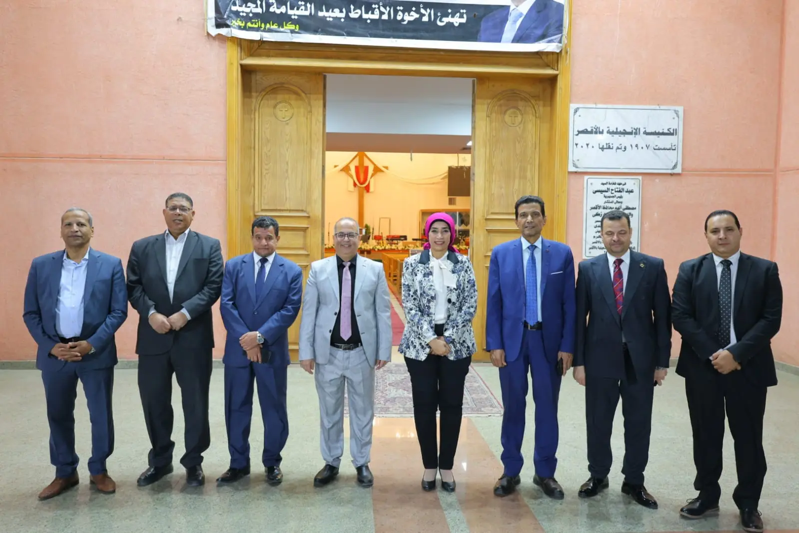 رئيس جامعة الأقصر تترأس وفدًا أكاديميا خلال زيارة الكنائس للتهنئة  بعيد القيامة المجيد - 1000531406