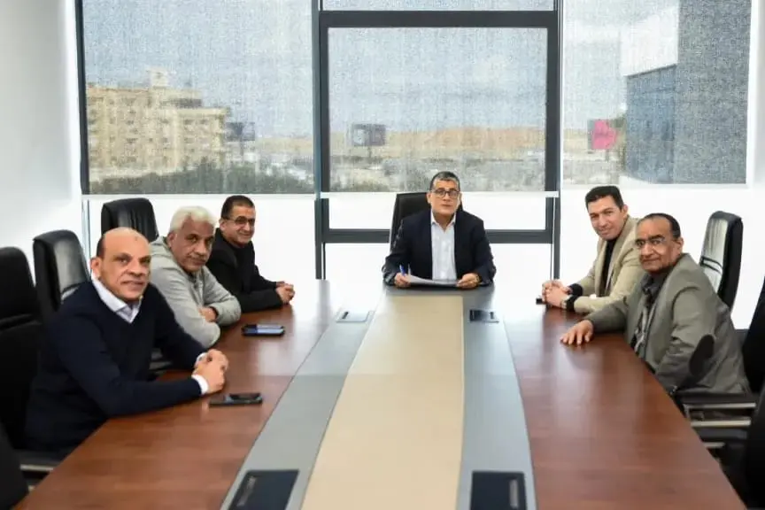 كواليس حوار رئيس لجنة الحكام مع وفد الأهلي.. تشبث بالتعليمات ورفض للقيود