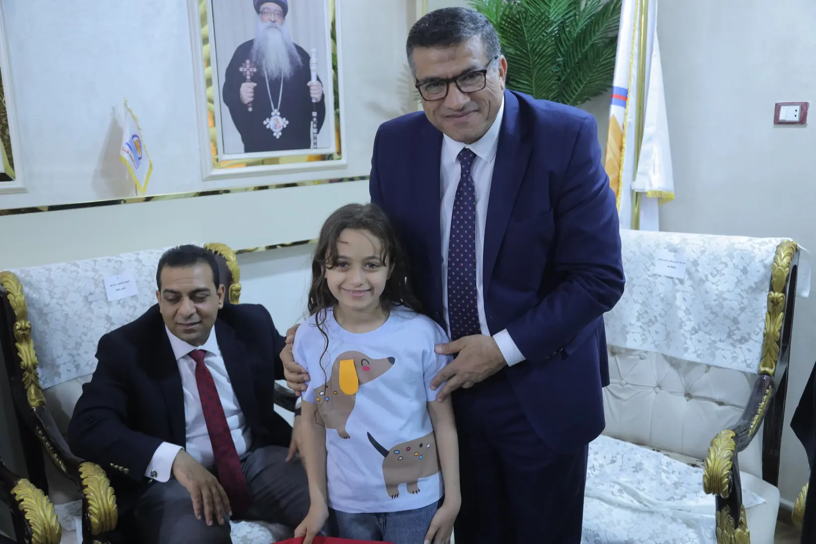 محافظ قنا ومدير الأمن يقدمان التهنئة للانبا تكلا مطران دشنا وتوابعها بمناسبة عيد القيامة المجيد - 1000532924
