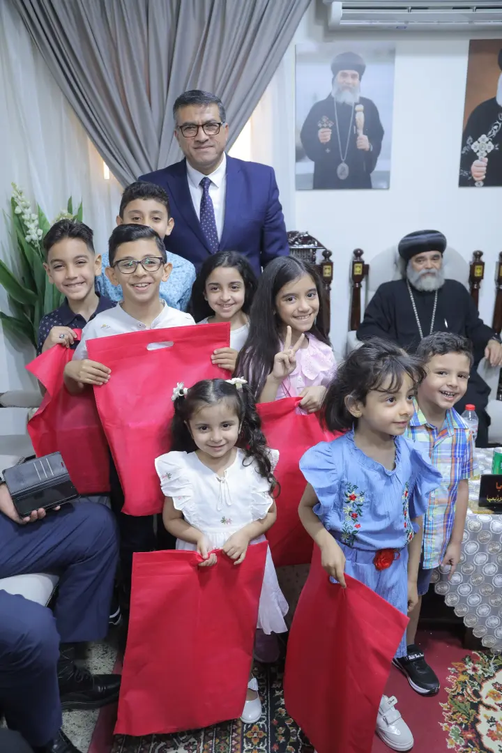 محافظ قنا ومدير الأمن يهنئان الأنبا بضابا أسقف نجع حمادي وتوابعها بعيد القيامة المجيد - 1000532983