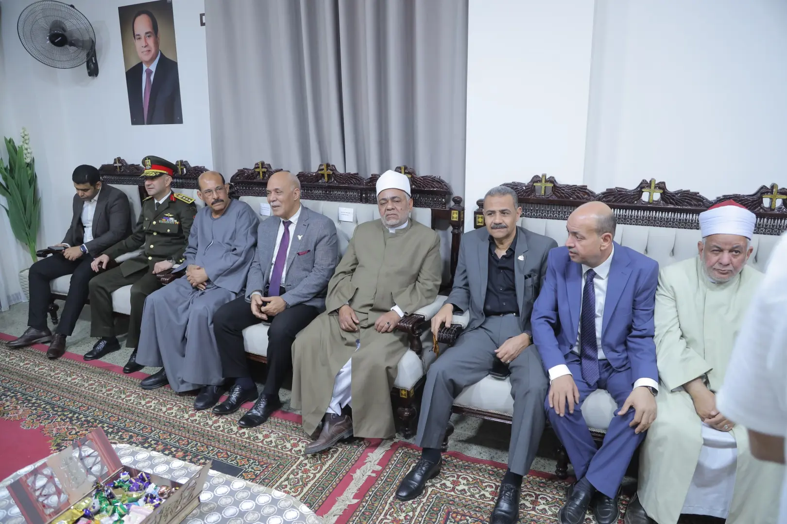 محافظ قنا ومدير الأمن يهنئان الأنبا بضابا أسقف نجع حمادي وتوابعها بعيد القيامة المجيد - 1000532984