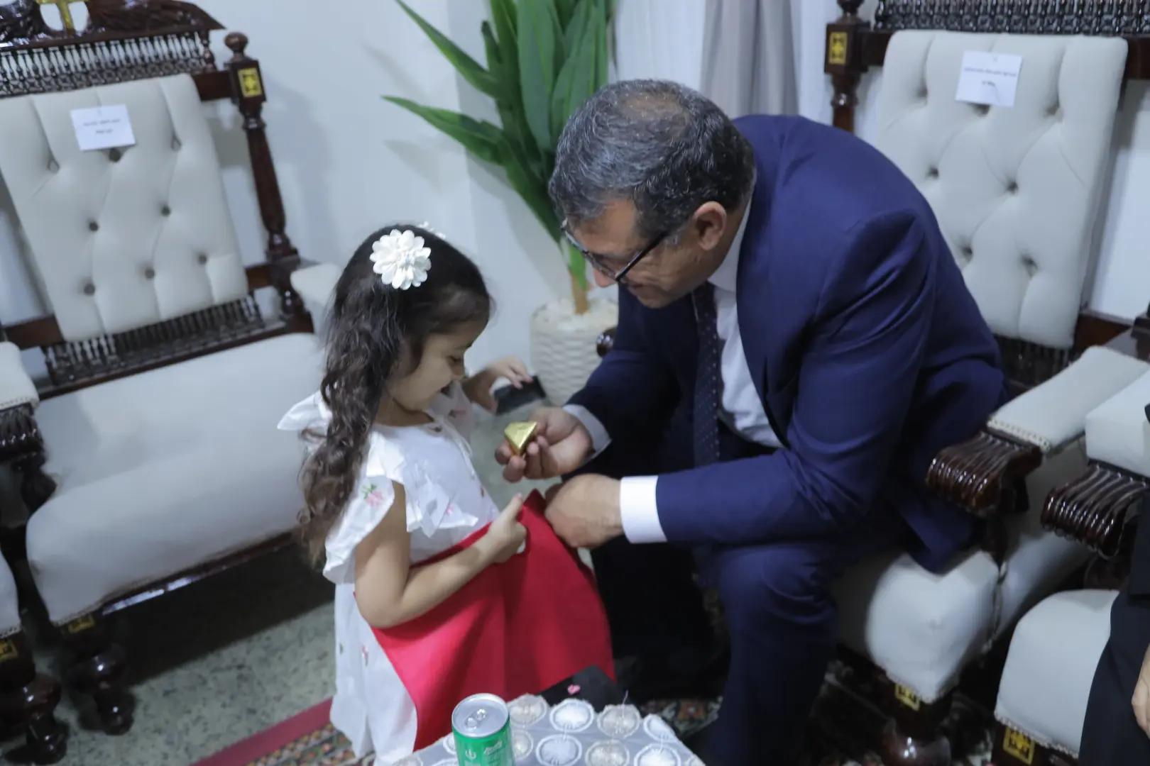 محافظ قنا ومدير الأمن يهنئان الأنبا بضابا أسقف نجع حمادي وتوابعها بعيد القيامة المجيد - 1000532989