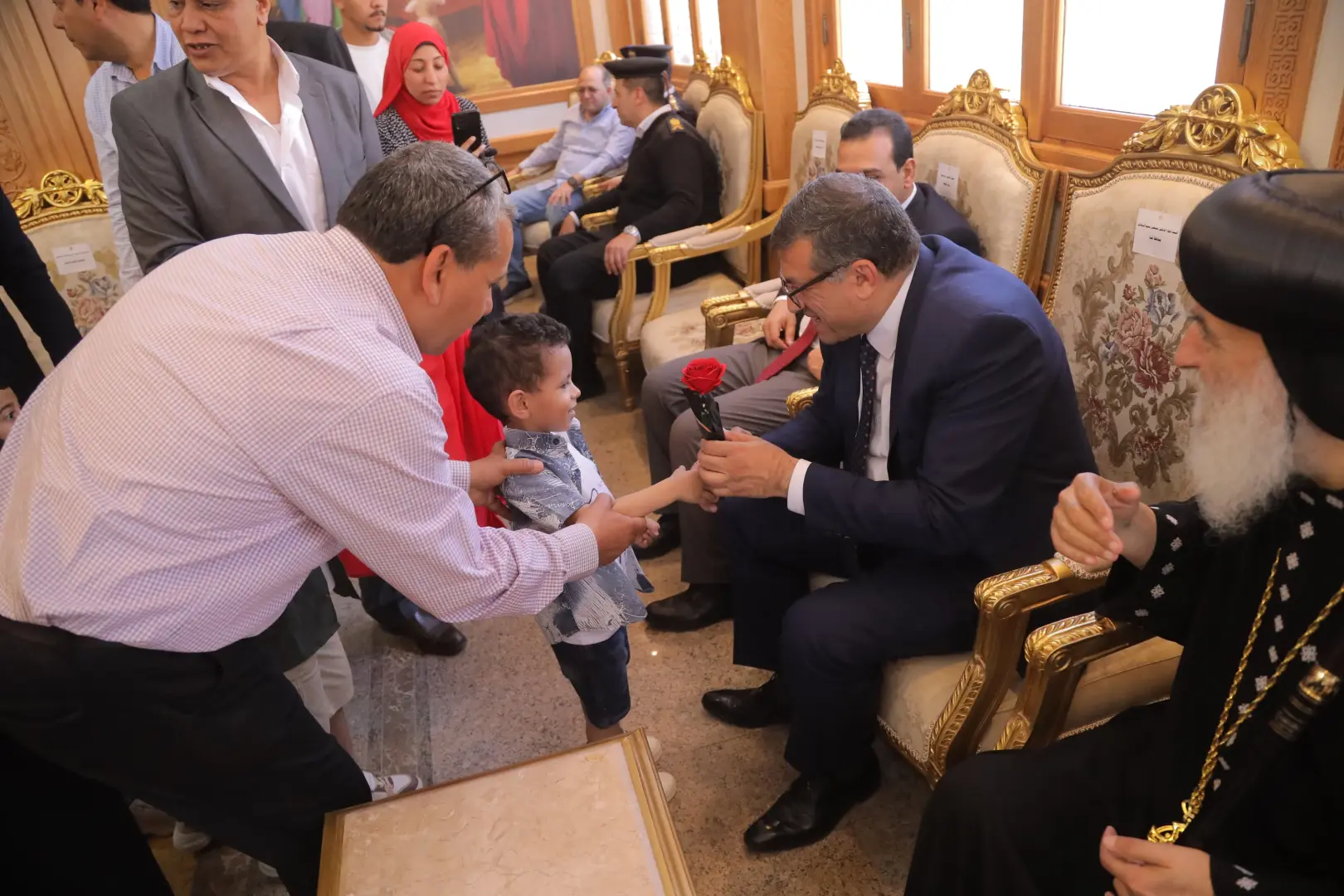 محافظ قنا ومدير الأمن والوفد المرافق يقدمون التهنئة للانبا بيمن مطران قوص بعيد القيامة المجيد - 1000533064