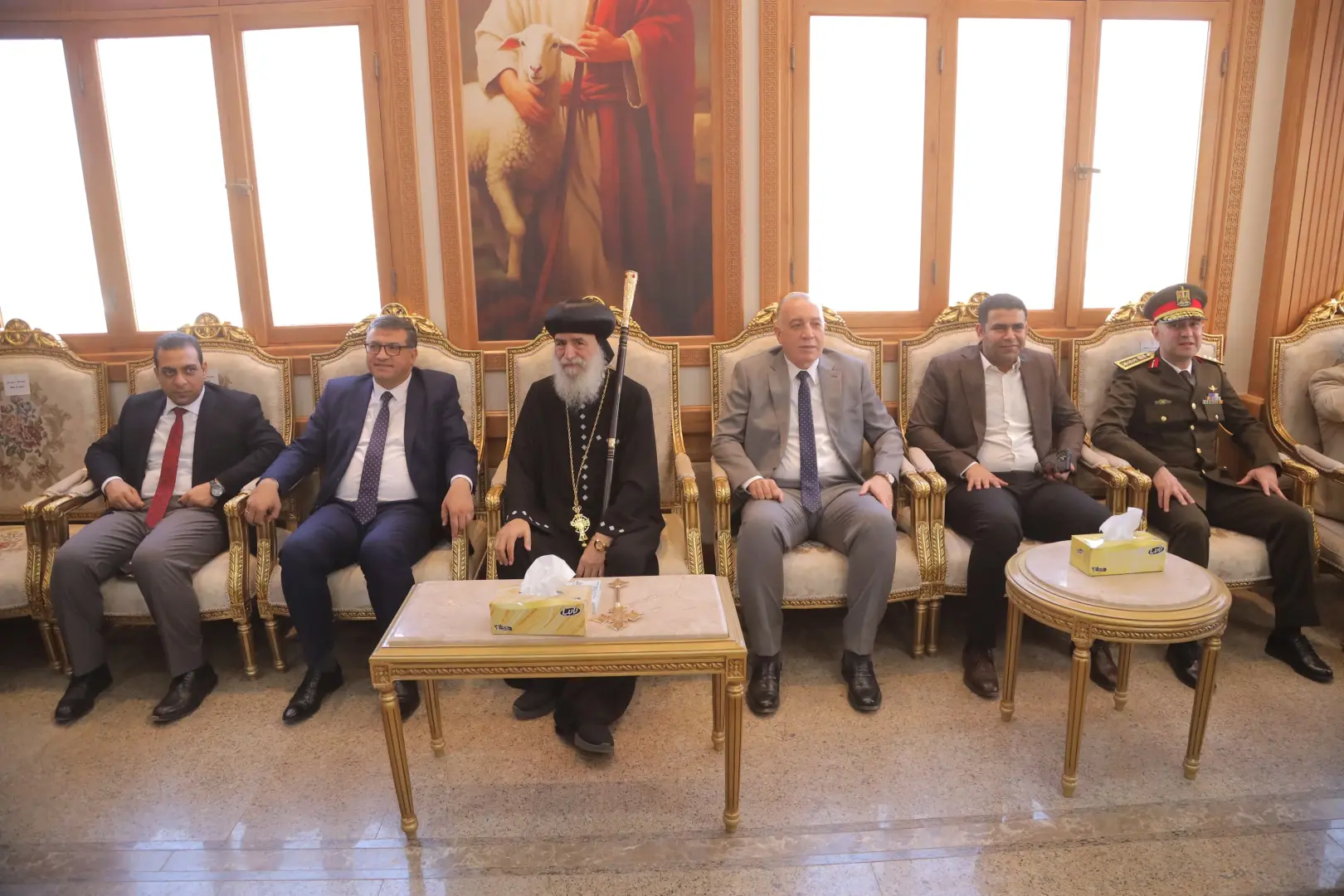 محافظ قنا ومدير الأمن والوفد المرافق يقدمون التهنئة للانبا بيمن مطران قوص بعيد القيامة المجيد - 1000533068