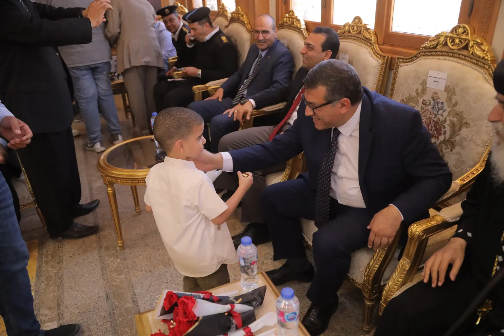 محافظ قنا ومدير الأمن والوفد المرافق يقدمون التهنئة للانبا بيمن مطران قوص بعيد القيامة المجيد - 1000533072