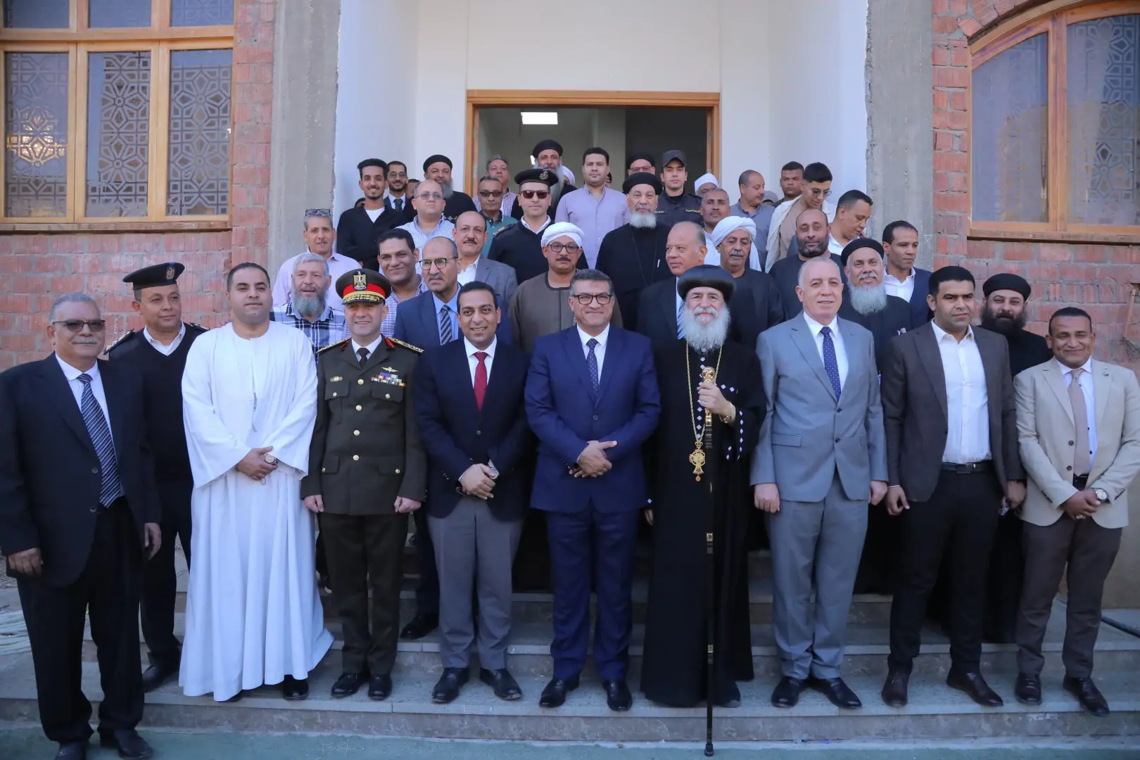 محافظ قنا ومدير الأمن والوفد المرافق يقدمون التهنئة للانبا بيمن مطران قوص بعيد القيامة المجيد - 1000533074