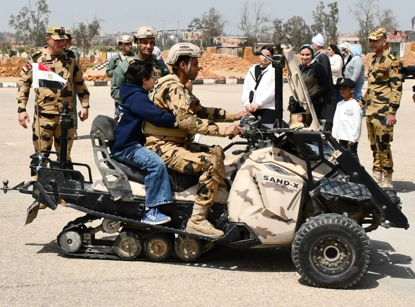الجيوش الميدانية والمناطق العسكرية تفتح أبوابها للإحتفال مع أطفال مصر بيوم اليتيم - 1000533229