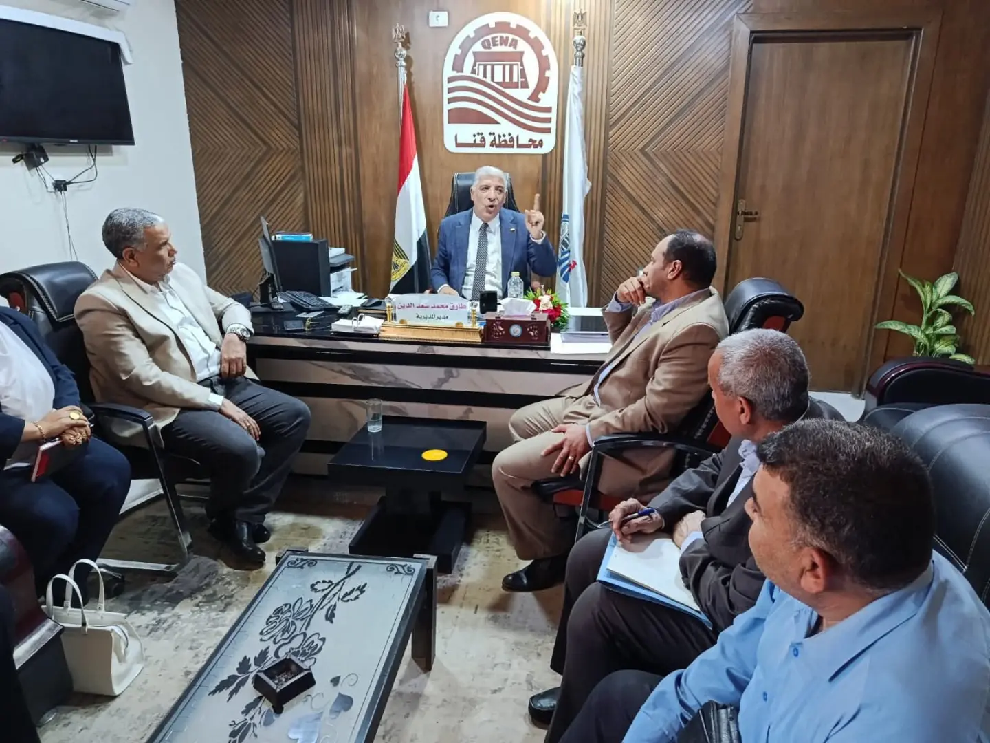 تشكيل لجنة لحصر العاملين بالأجر بمدارس قنا - 1000533416