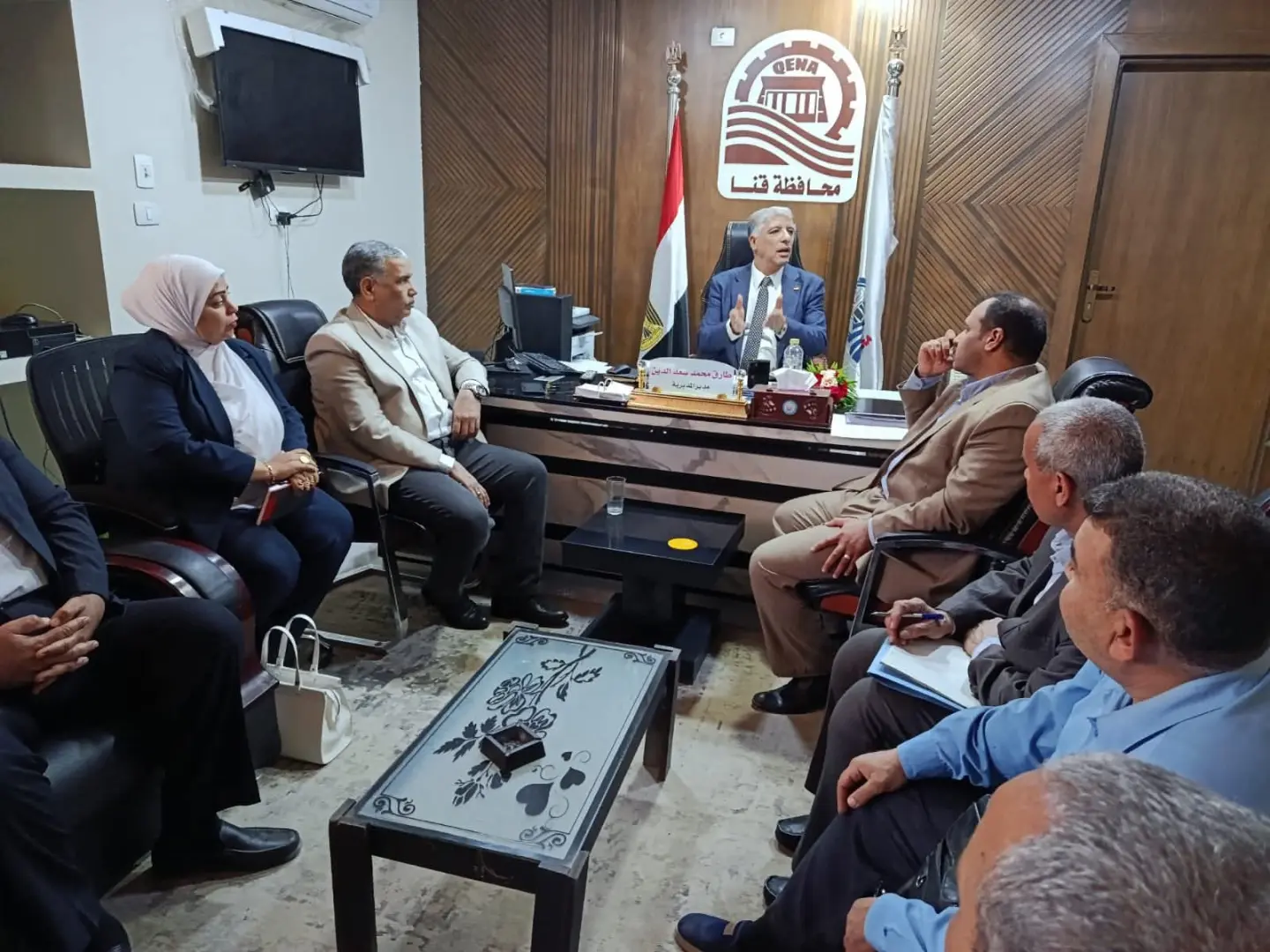 تشكيل لجنة لحصر العاملين بالأجر بمدارس قنا