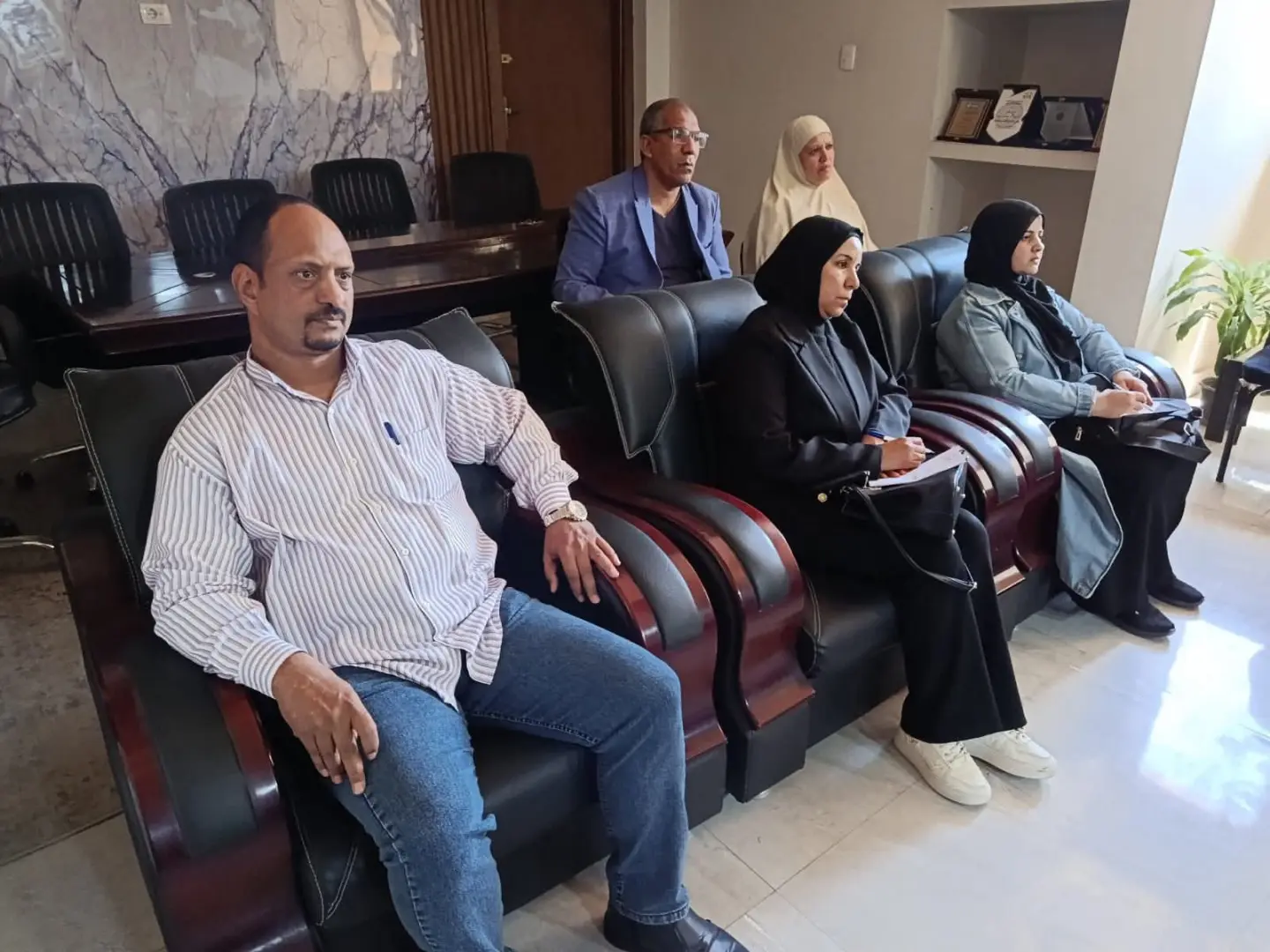 تشكيل لجنة لحصر العاملين بالأجر بمدارس قنا - 1000533430