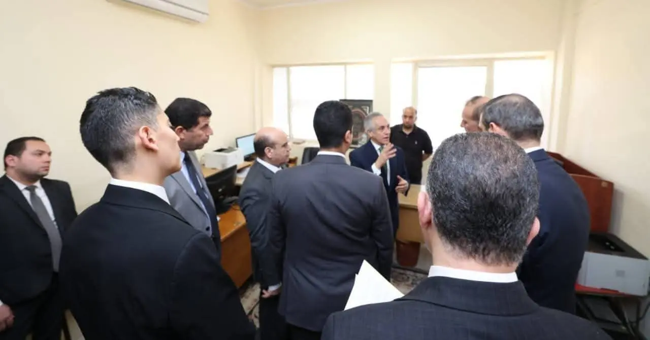 وزير العدل يباشر عمله عن بُعد من مركز الدراسات ويلتقي مجلس إدارة نادي قضاة مجلس الدولة - 1000533603