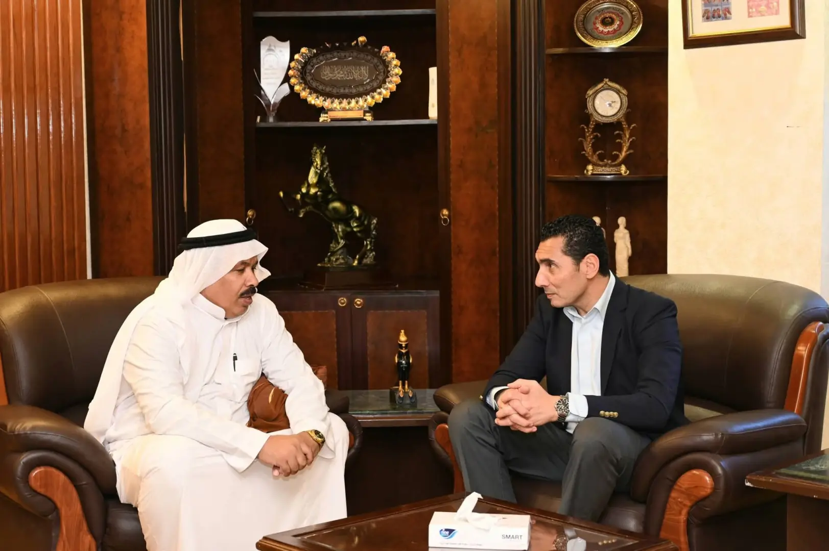 وزير الشباب والرياضة يلتقي رئيس الاتحاد المصري للهجن لبحث سبل دعم وتطوير اللعبة - 1000533627