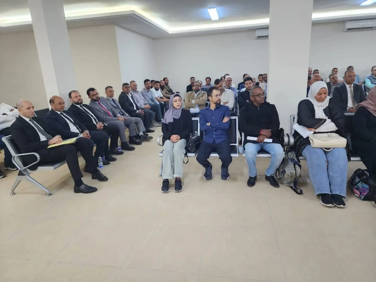 مساعد وزير الخارجية للشئون القنصلية يلتقى مع أعضاء الجالية المصرية في طرابلس - 1000533646