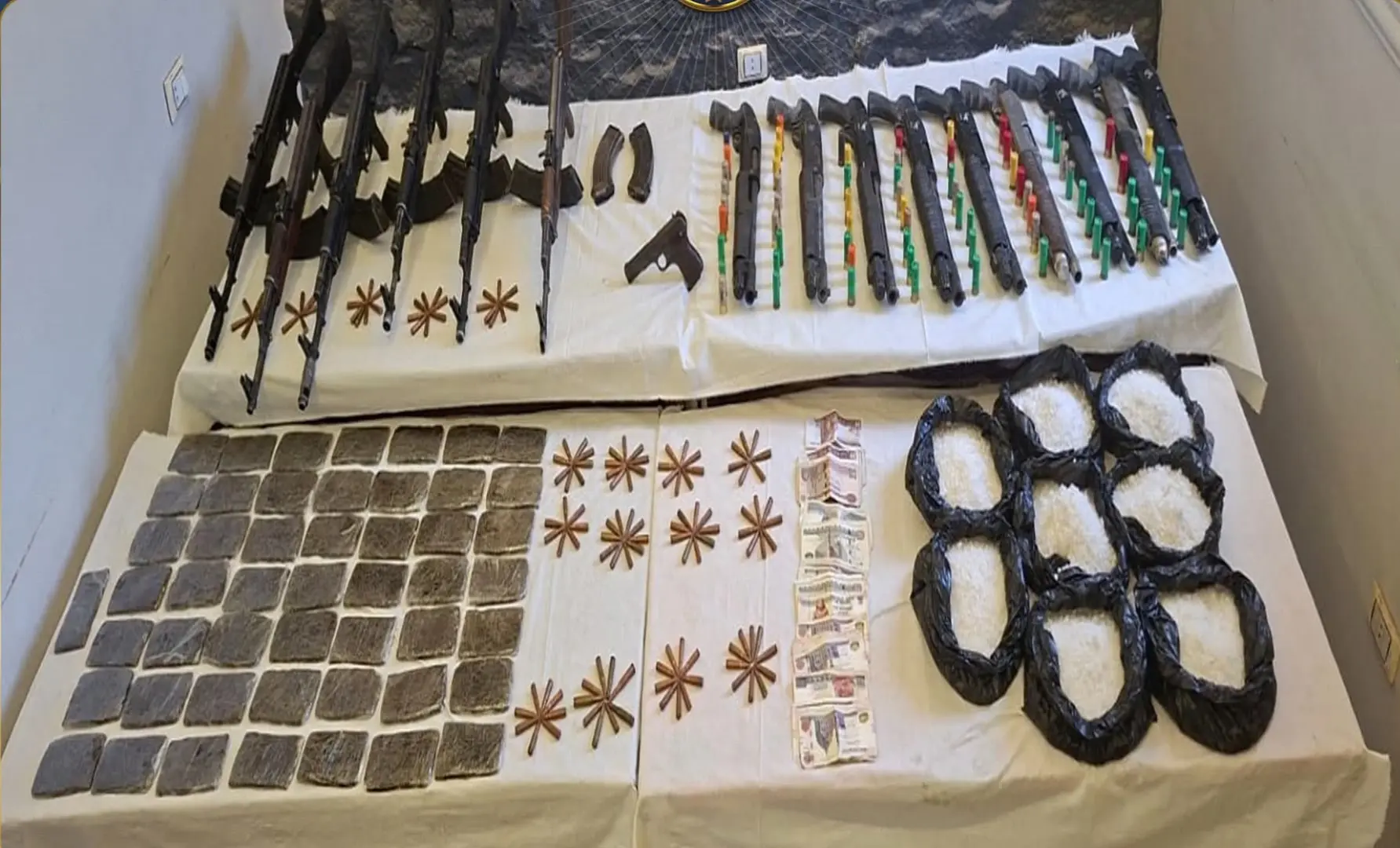 مصرع 3 عناصر شديدة الخطورة في تبادل إطلاق النار مع الشرطة بقنا وأسيوط - 1000535614