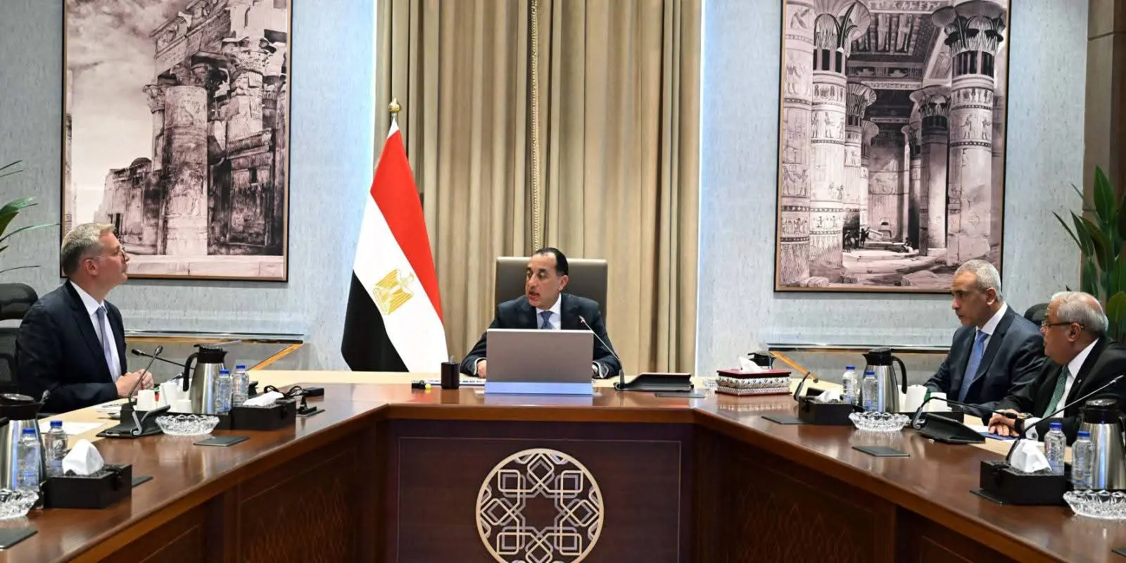 مدبولي يوجه ببدء القيد المؤقت لـ10 شركات بترول في البورصة ضمن برنامج الطروحات