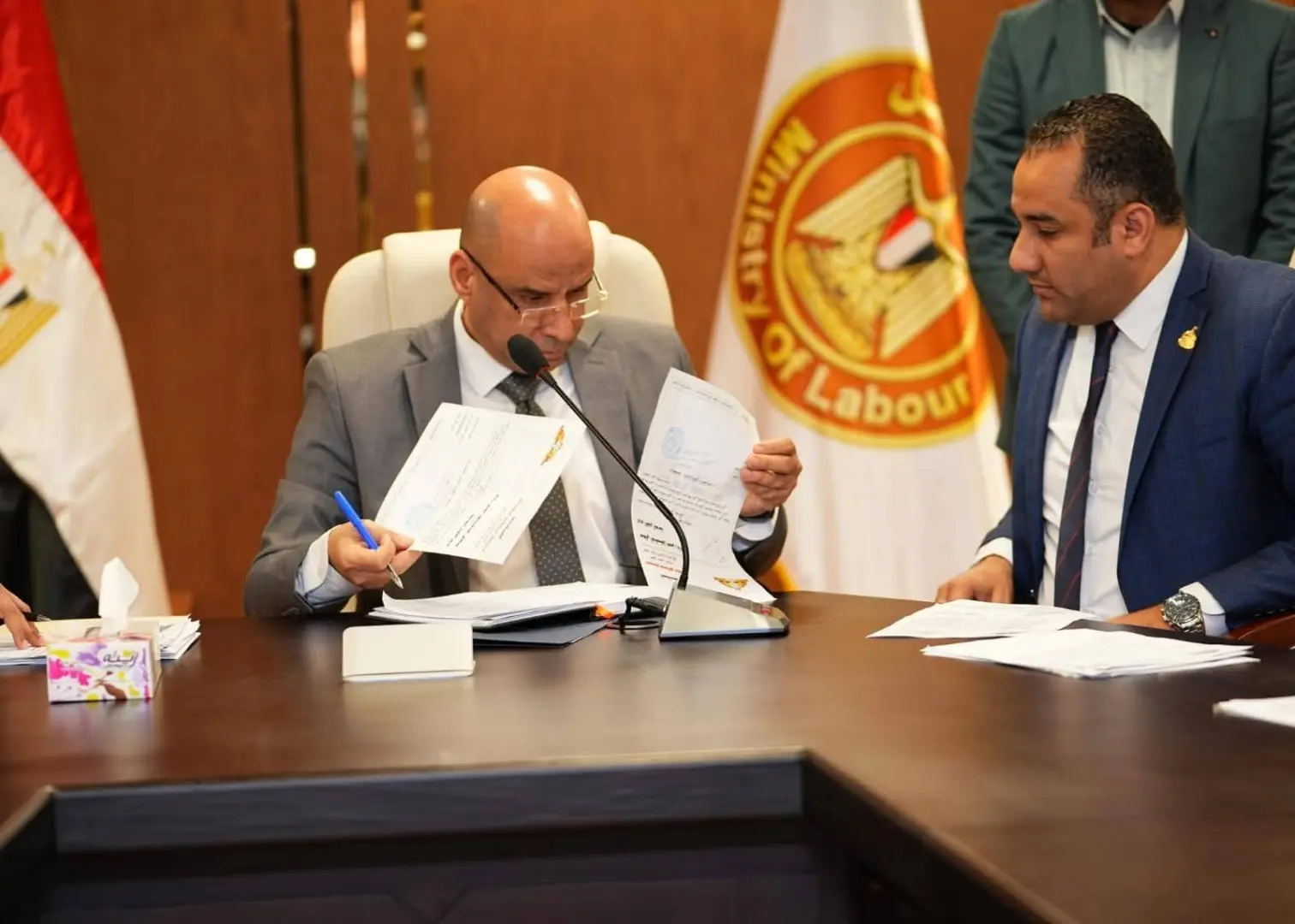وزير العمل خلال لقائه نواب الشعب: خدمة المواطن بشكل لائق وكريم هدفنا المشترك.. وباب مكتبي مفتوح للجميع - 1000537952
