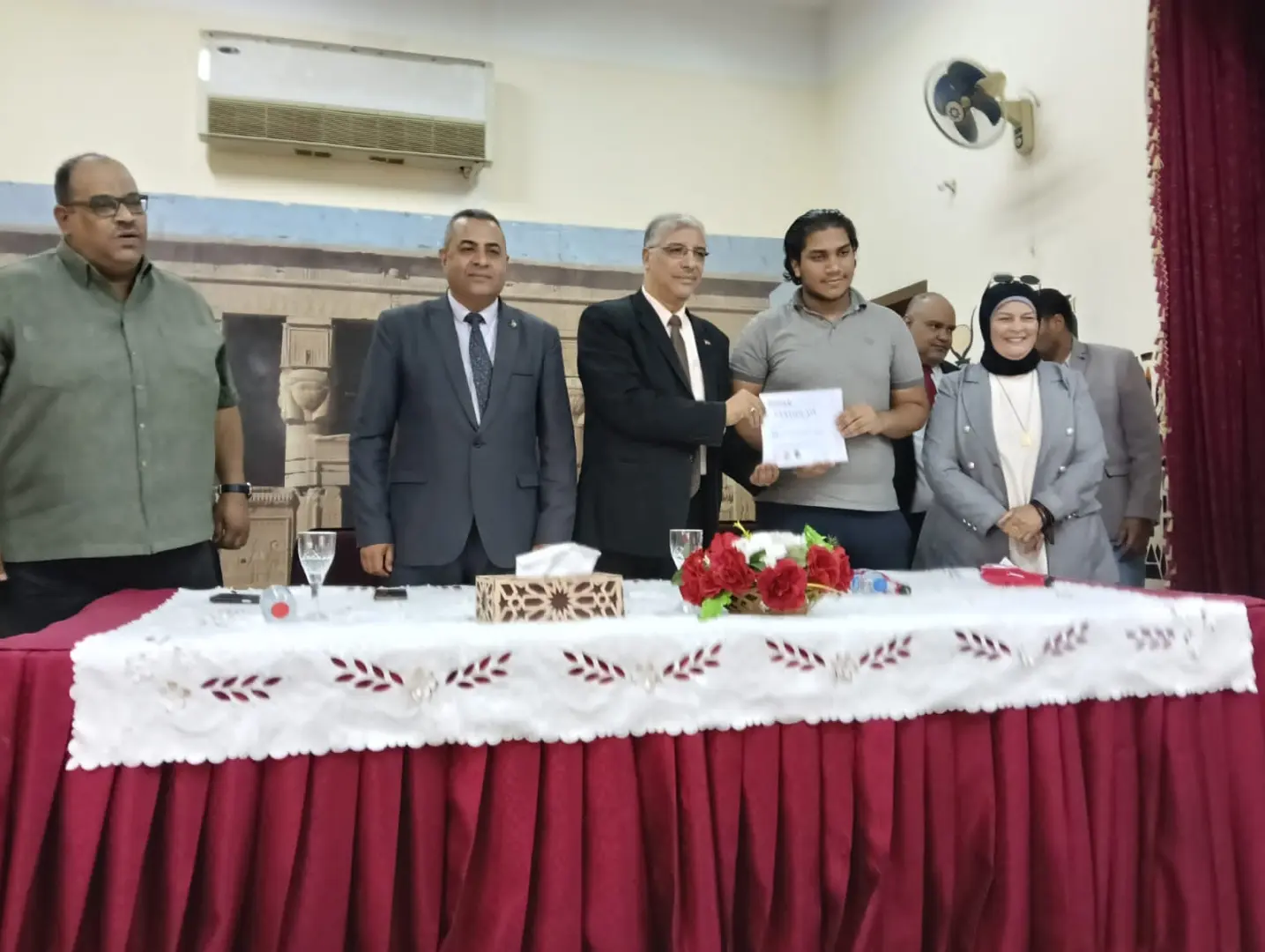 تعليم قنا يسلم 46 شهادة دولية في البرمجة والذكاء الاصطناعي لطلاب أولى ثانوي - 1000539599