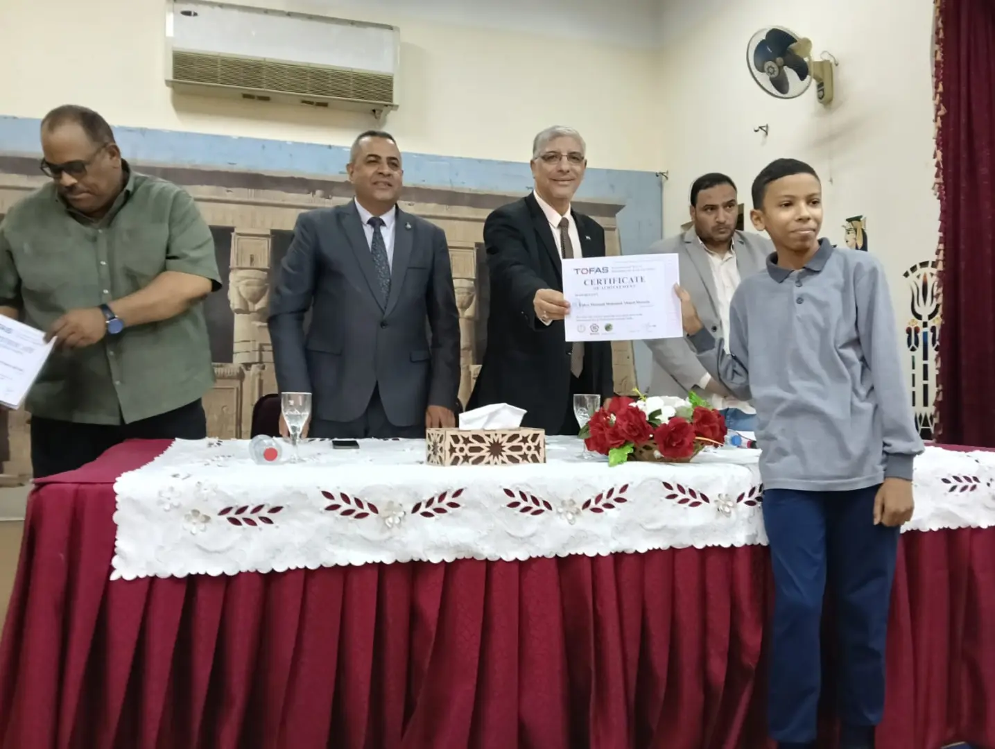 تعليم قنا يسلم 46 شهادة دولية في البرمجة والذكاء الاصطناعي لطلاب أولى ثانوي - 1000539602