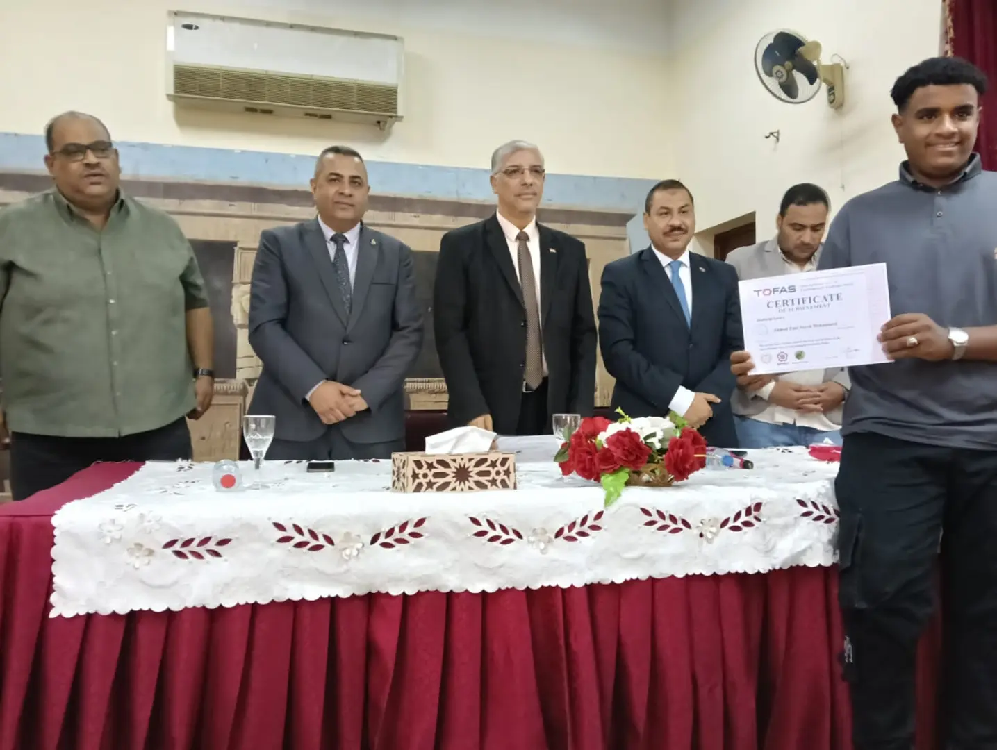 تعليم قنا يسلم 46 شهادة دولية في البرمجة والذكاء الاصطناعي لطلاب أولى ثانوي - 1000539608
