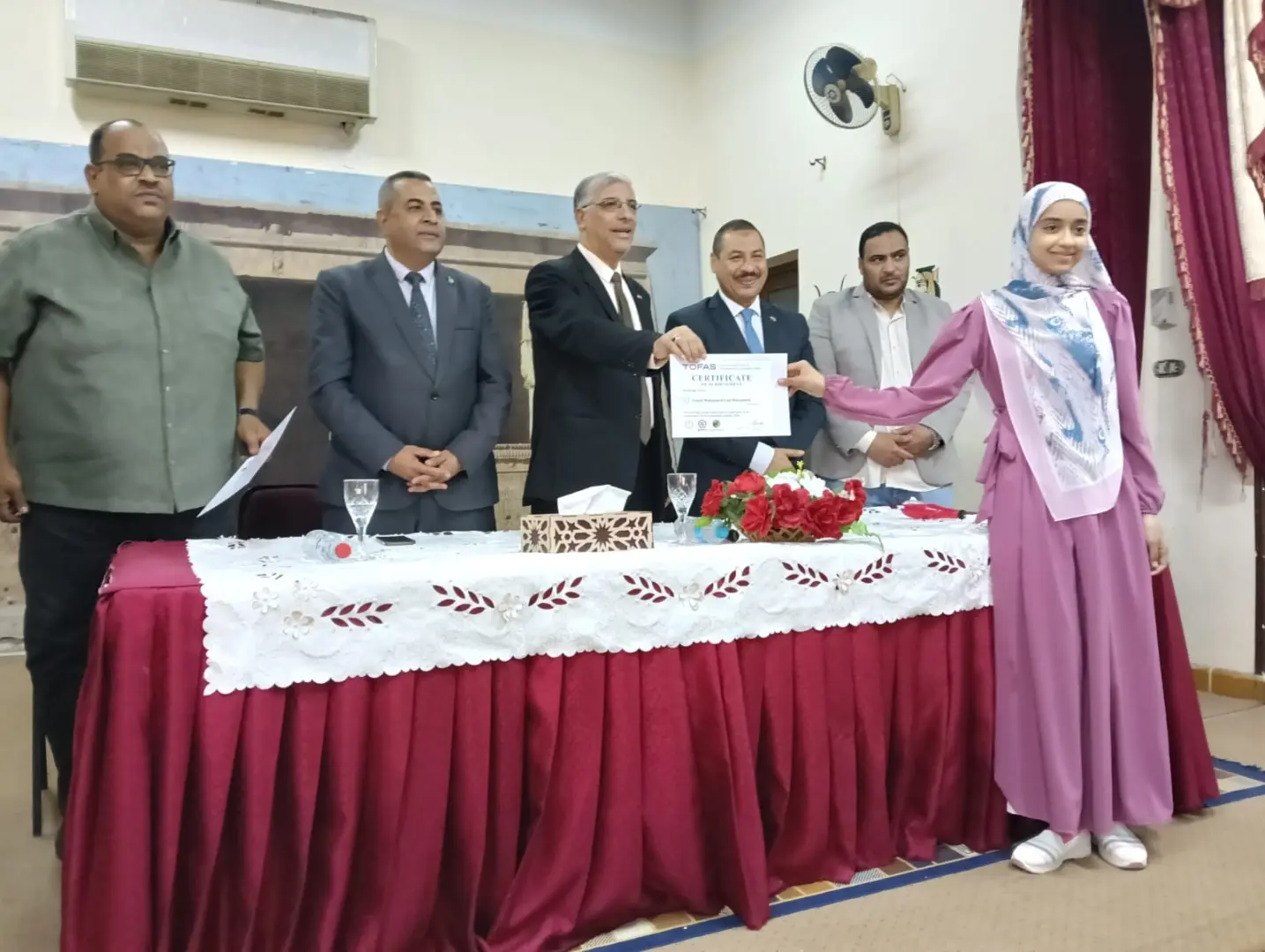 تعليم قنا يسلم 46 شهادة دولية في البرمجة والذكاء الاصطناعي لطلاب أولى ثانوي - 1000539617