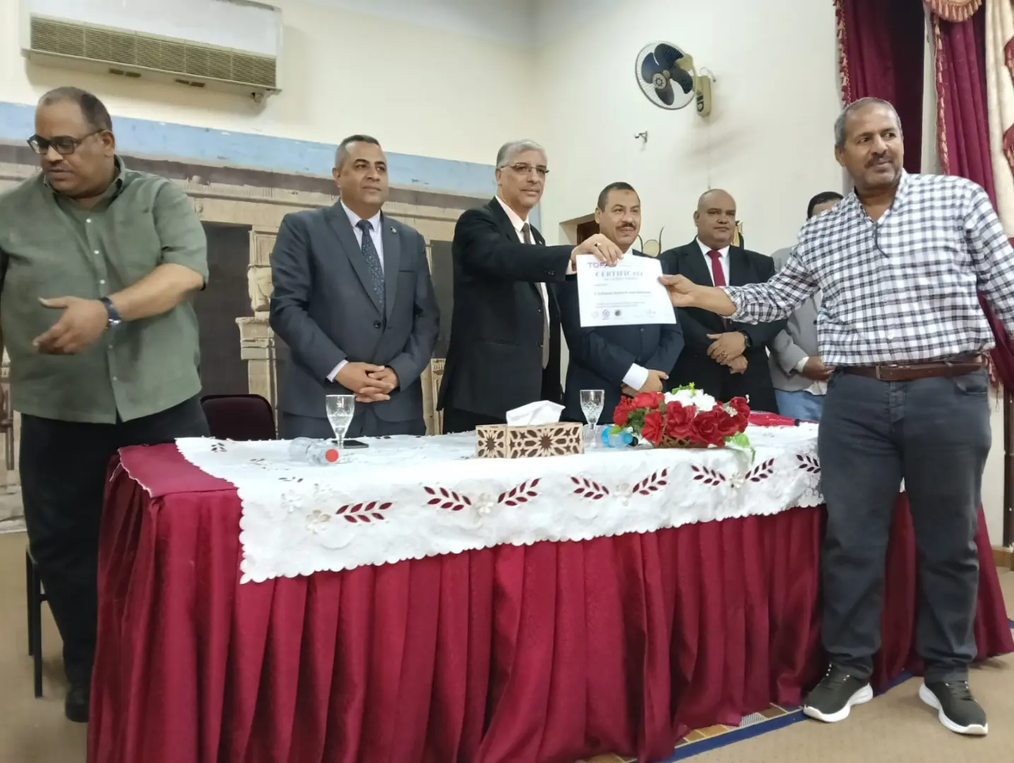 تعليم قنا يسلم 46 شهادة دولية في البرمجة والذكاء الاصطناعي لطلاب أولى ثانوي - 1000539632