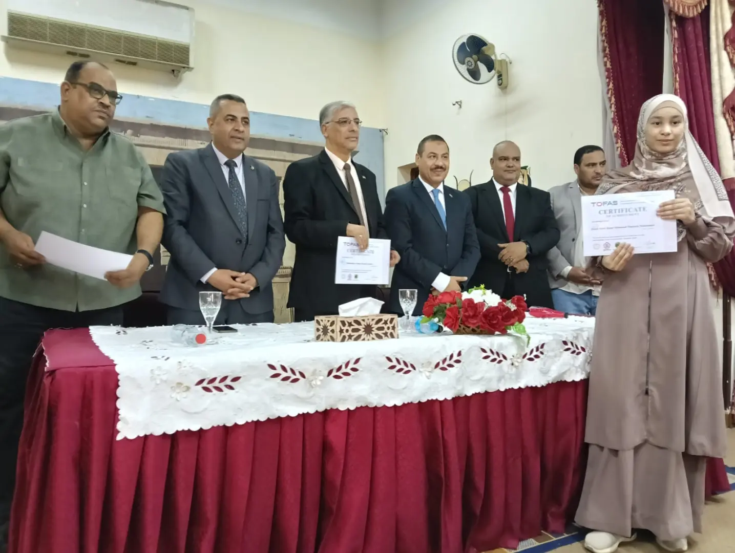 تعليم قنا يسلم 46 شهادة دولية في البرمجة والذكاء الاصطناعي لطلاب أولى ثانوي - 1000539635