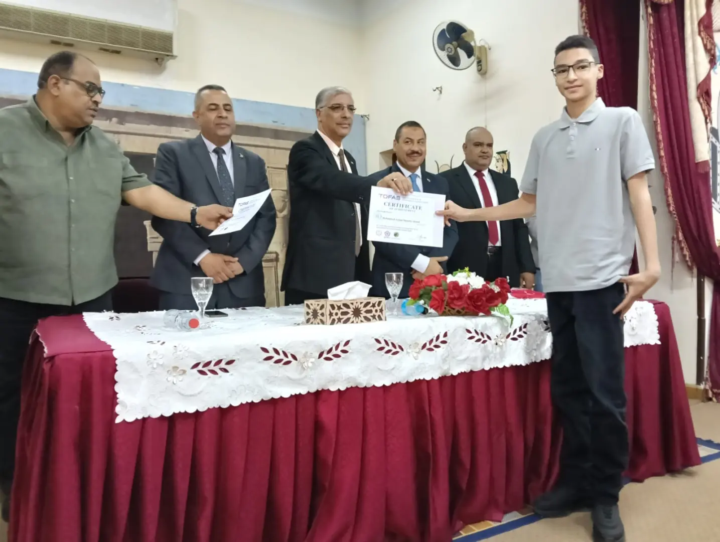 تعليم قنا يسلم 46 شهادة دولية في البرمجة والذكاء الاصطناعي لطلاب أولى ثانوي - 1000539638
