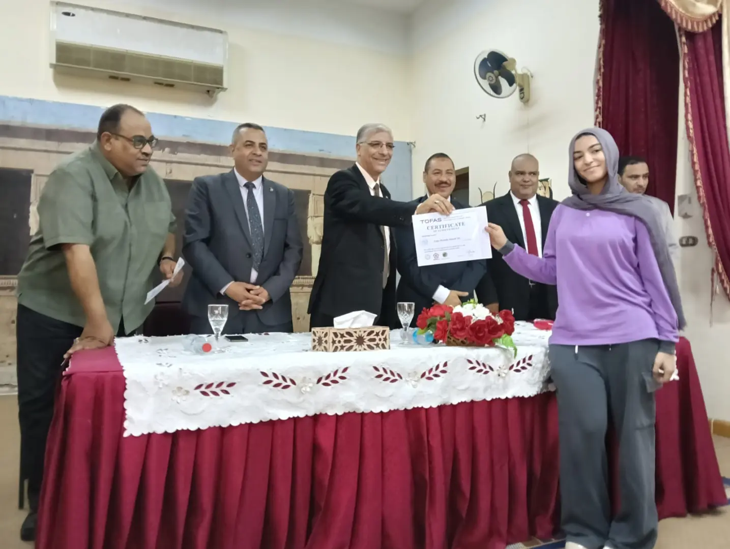 تعليم قنا يسلم 46 شهادة دولية في البرمجة والذكاء الاصطناعي لطلاب أولى ثانوي - 1000539644