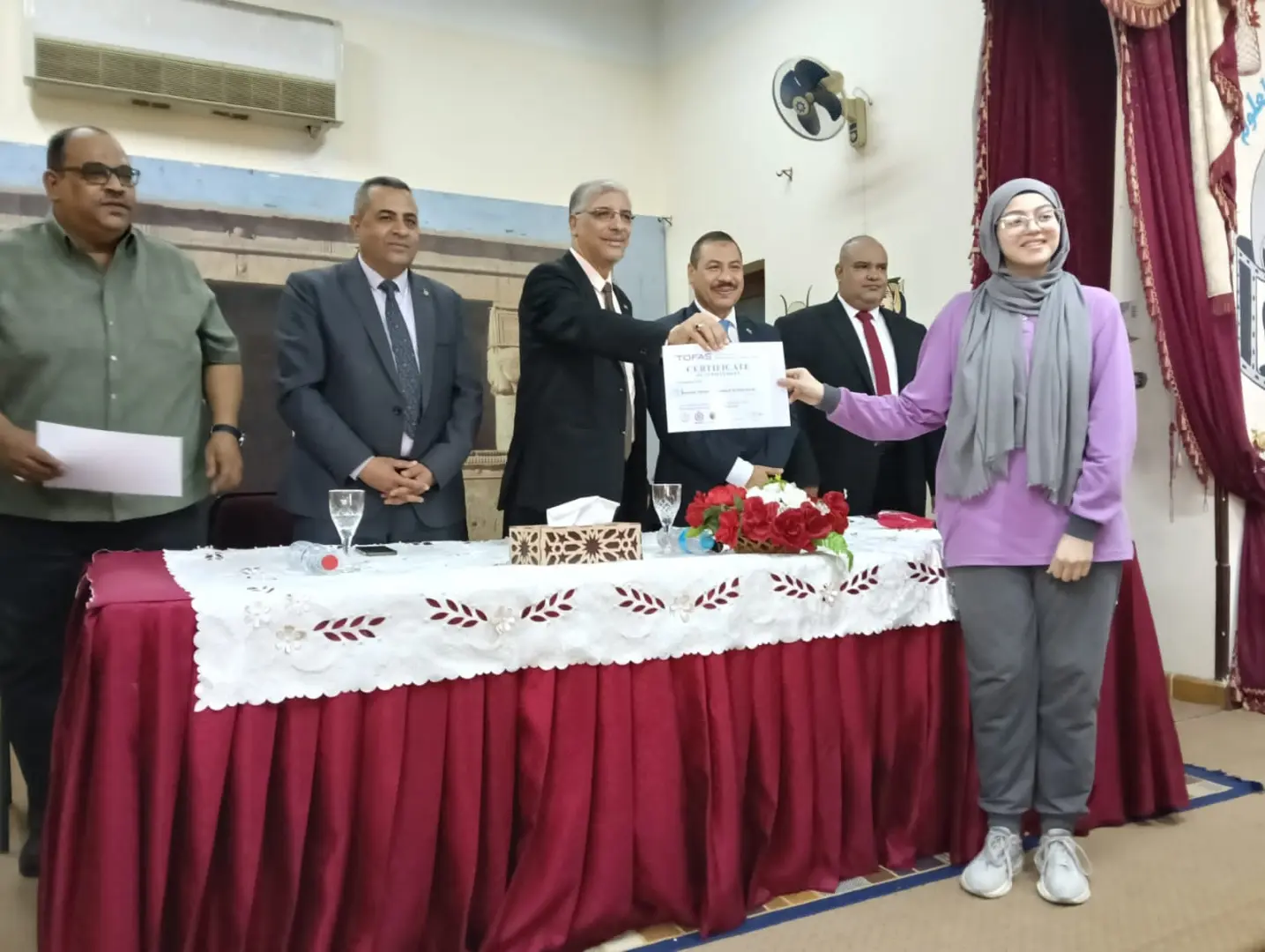 تعليم قنا يسلم 46 شهادة دولية في البرمجة والذكاء الاصطناعي لطلاب أولى ثانوي - 1000539647