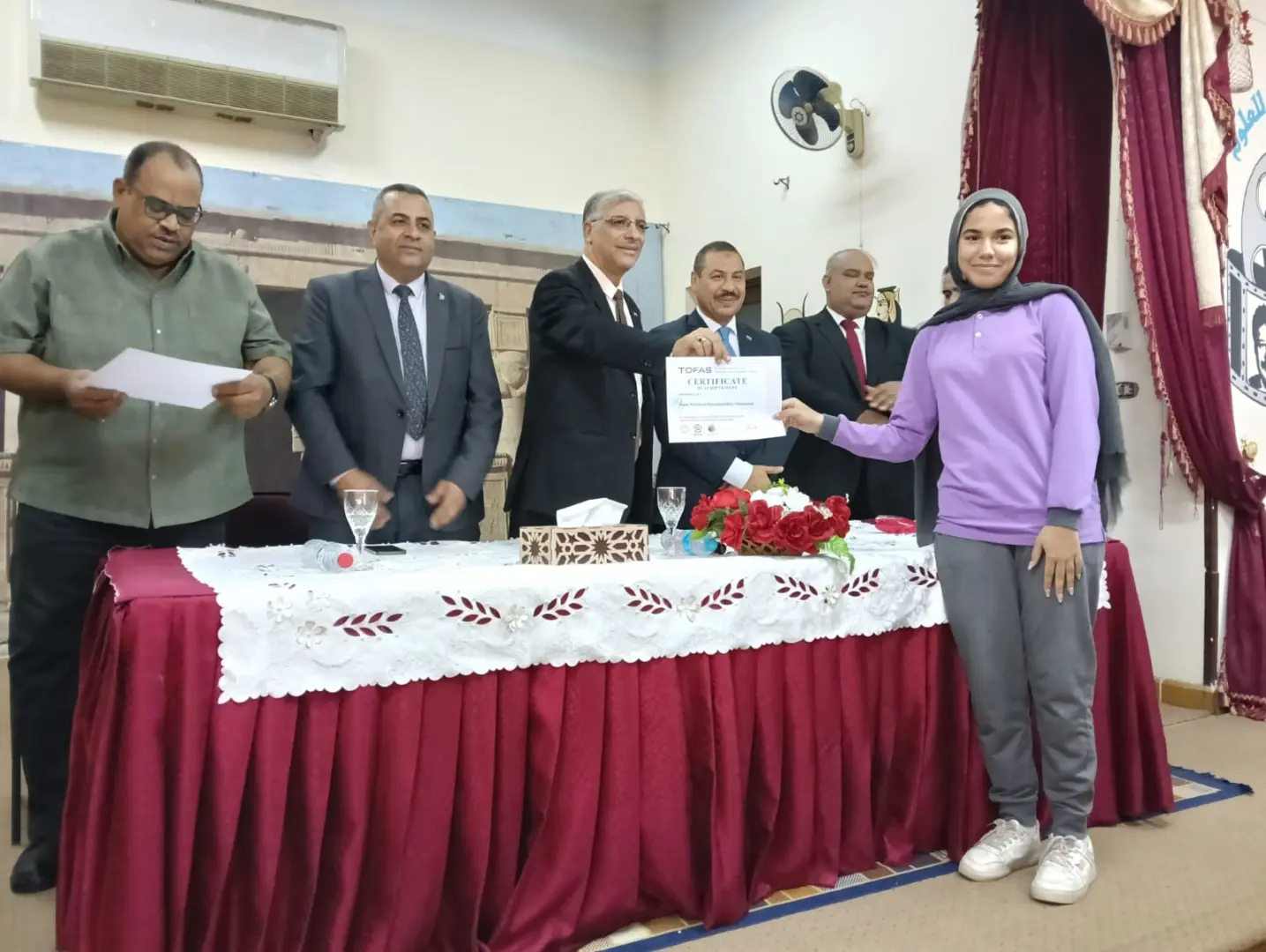 تعليم قنا يسلم 46 شهادة دولية في البرمجة والذكاء الاصطناعي لطلاب أولى ثانوي - 1000539650
