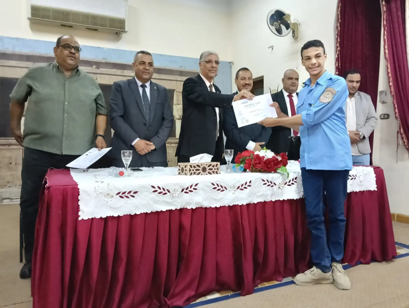تعليم قنا يسلم 46 شهادة دولية في البرمجة والذكاء الاصطناعي لطلاب أولى ثانوي - 1000539656
