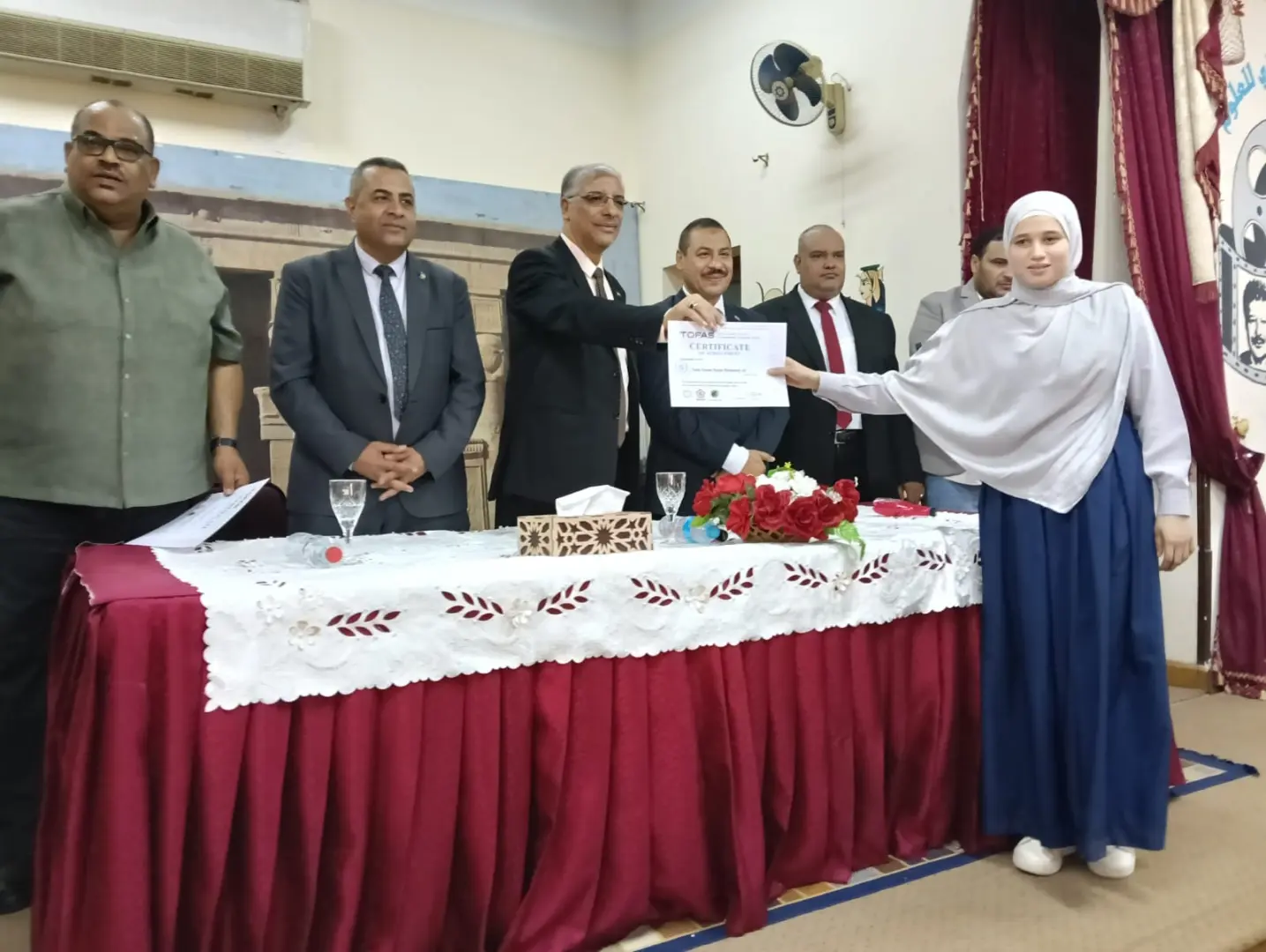 تعليم قنا يسلم 46 شهادة دولية في البرمجة والذكاء الاصطناعي لطلاب أولى ثانوي - 1000539668