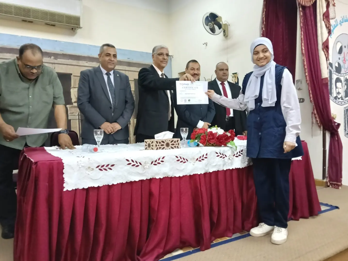 تعليم قنا يسلم 46 شهادة دولية في البرمجة والذكاء الاصطناعي لطلاب أولى ثانوي - 1000539671