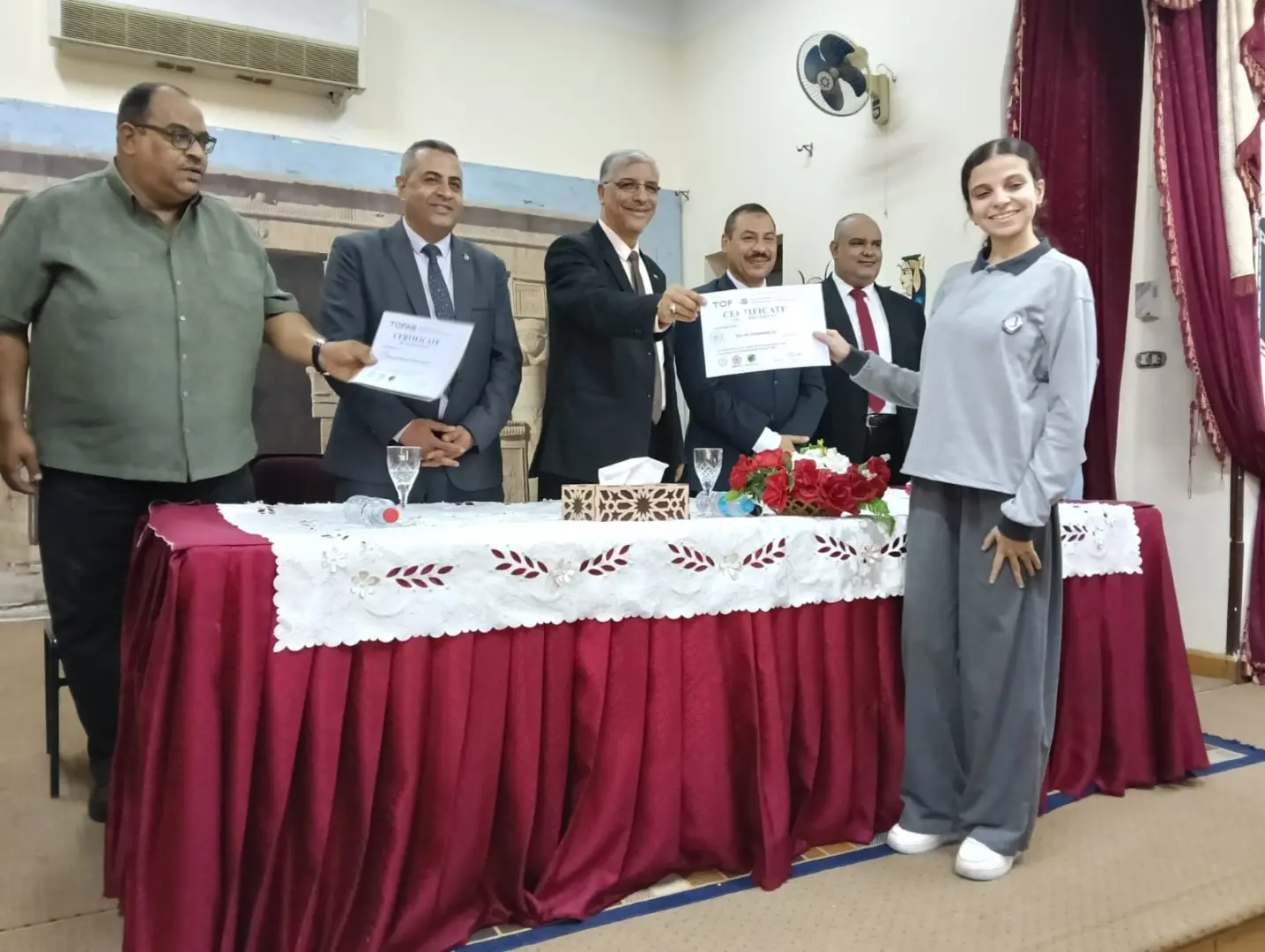 تعليم قنا يسلم 46 شهادة دولية في البرمجة والذكاء الاصطناعي لطلاب أولى ثانوي - 1000539677