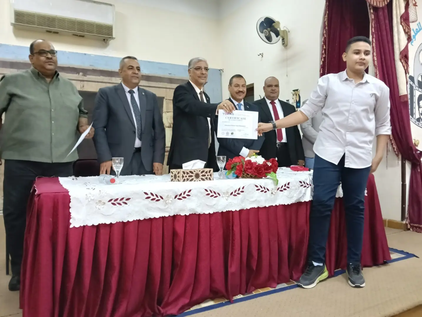 تعليم قنا يسلم 46 شهادة دولية في البرمجة والذكاء الاصطناعي لطلاب أولى ثانوي - 1000539683