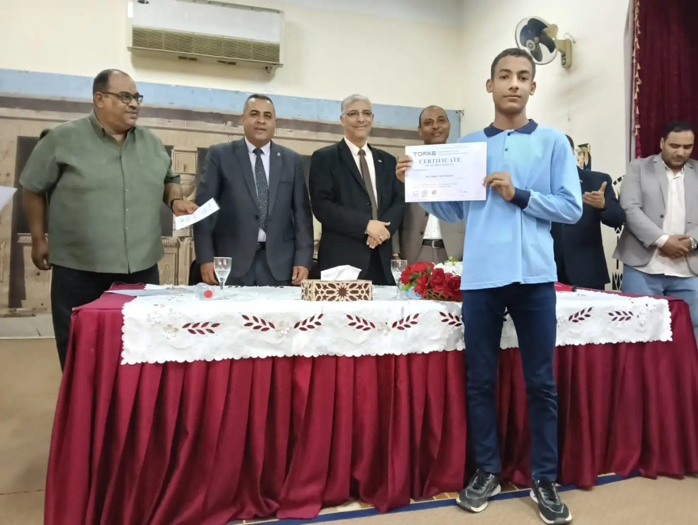 تعليم قنا يسلم 46 شهادة دولية في البرمجة والذكاء الاصطناعي لطلاب أولى ثانوي - 1000539701