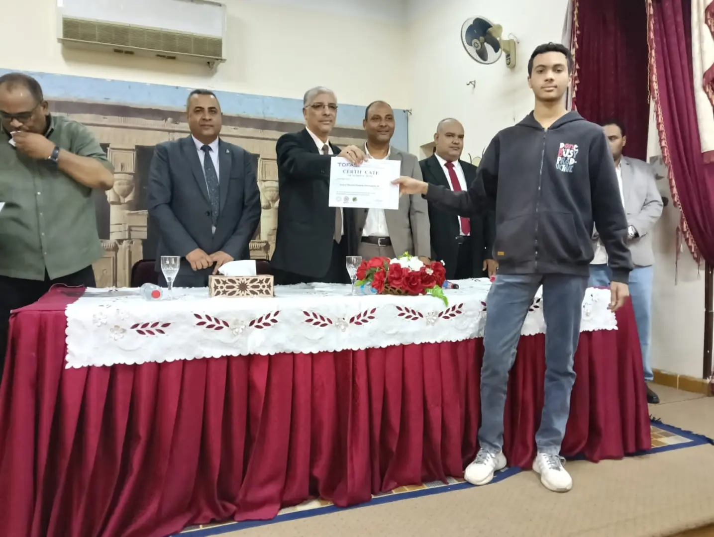 تعليم قنا يسلم 46 شهادة دولية في البرمجة والذكاء الاصطناعي لطلاب أولى ثانوي - 1000539707