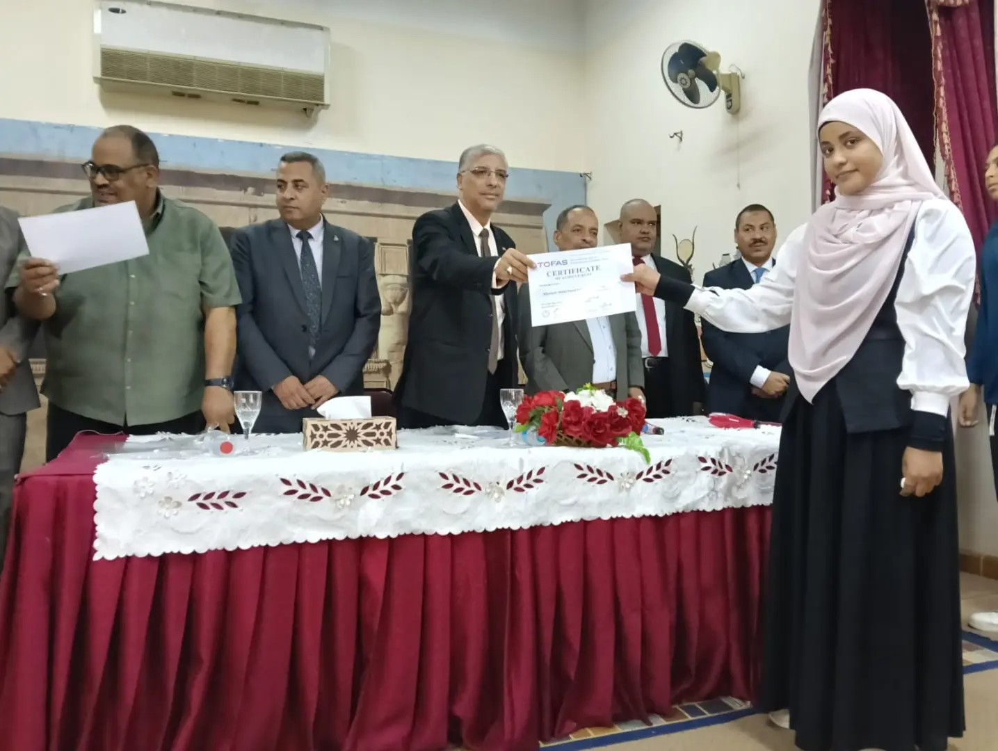 تعليم قنا يسلم 46 شهادة دولية في البرمجة والذكاء الاصطناعي لطلاب أولى ثانوي - 1000539713