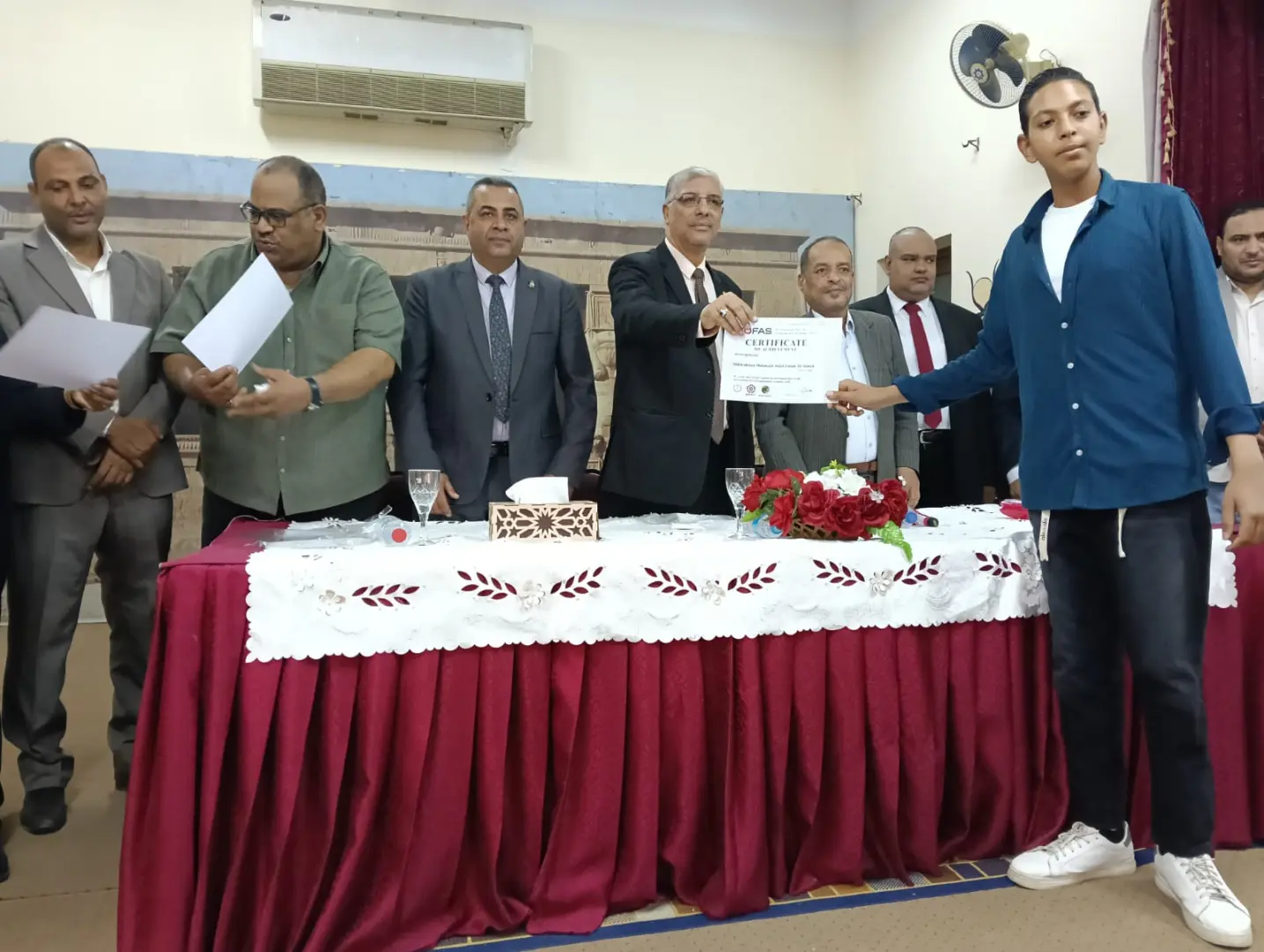 تعليم قنا يسلم 46 شهادة دولية في البرمجة والذكاء الاصطناعي لطلاب أولى ثانوي - 1000539716