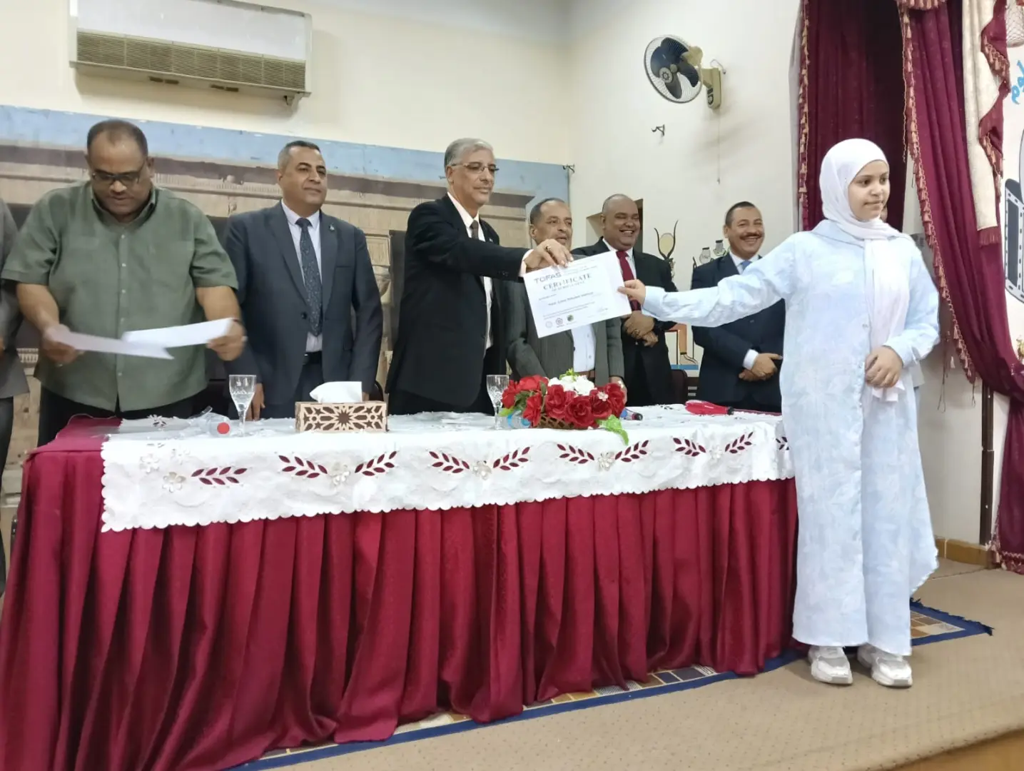 تعليم قنا يسلم 46 شهادة دولية في البرمجة والذكاء الاصطناعي لطلاب أولى ثانوي - 1000539719