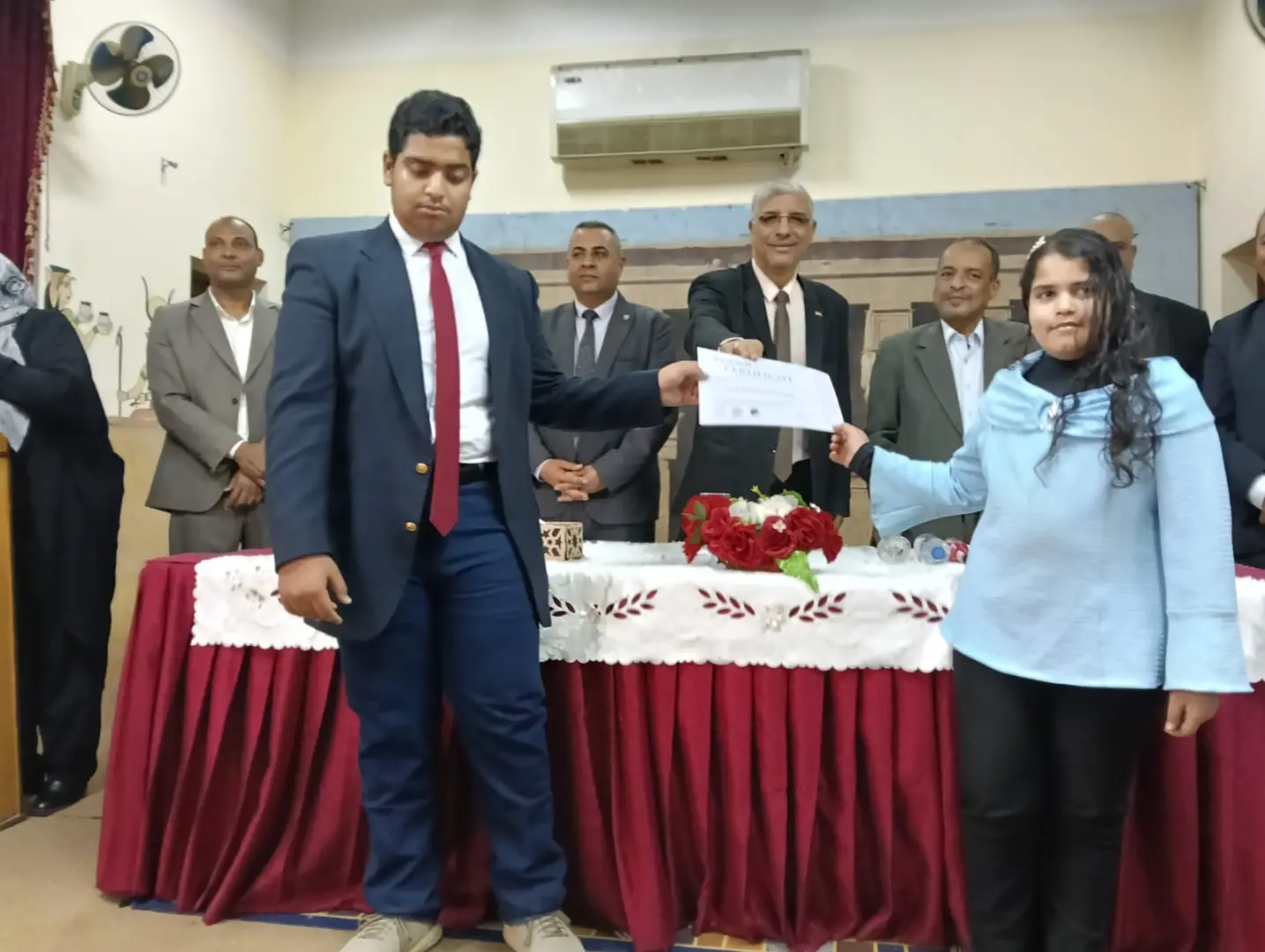 تعليم قنا يسلم 46 شهادة دولية في البرمجة والذكاء الاصطناعي لطلاب أولى ثانوي - 1000539731