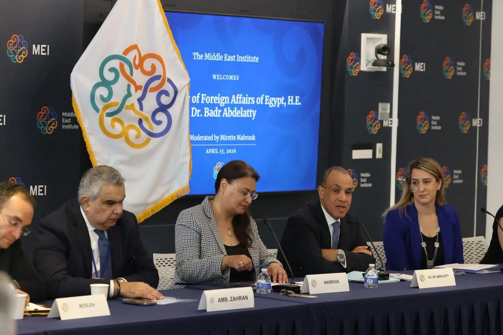 وزير الخارجية يستعرض محددات الموقف المصري من الأزمات الإقليمية في مائدة مستديرة بواشنطن - 1000539859