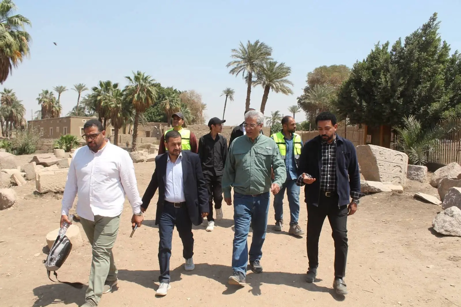 الأمين العام للآثار يتفقد سقارة وأبوصير وميت رهينة لمتابعة أعمال التطوير والترميم - 1000540071