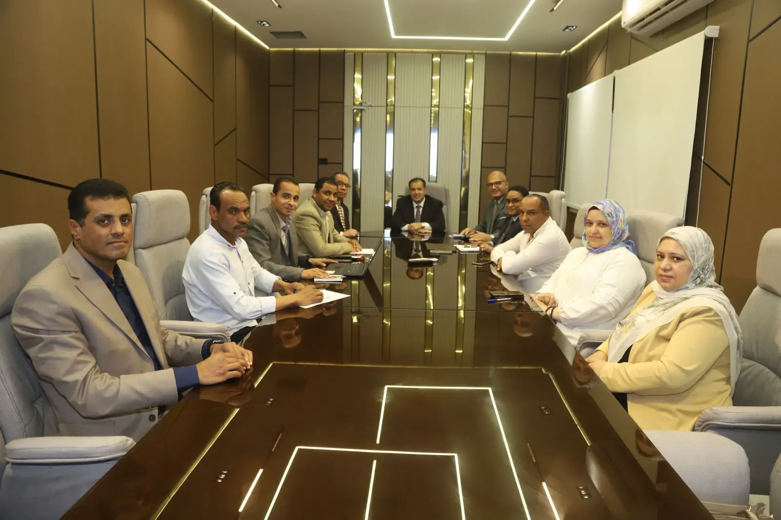 جامعة قنا تطلق منحة تدريبية مجانية ضمن مشروع مدرسة الرعاية المجتمعية المتخصصة - 1000542509