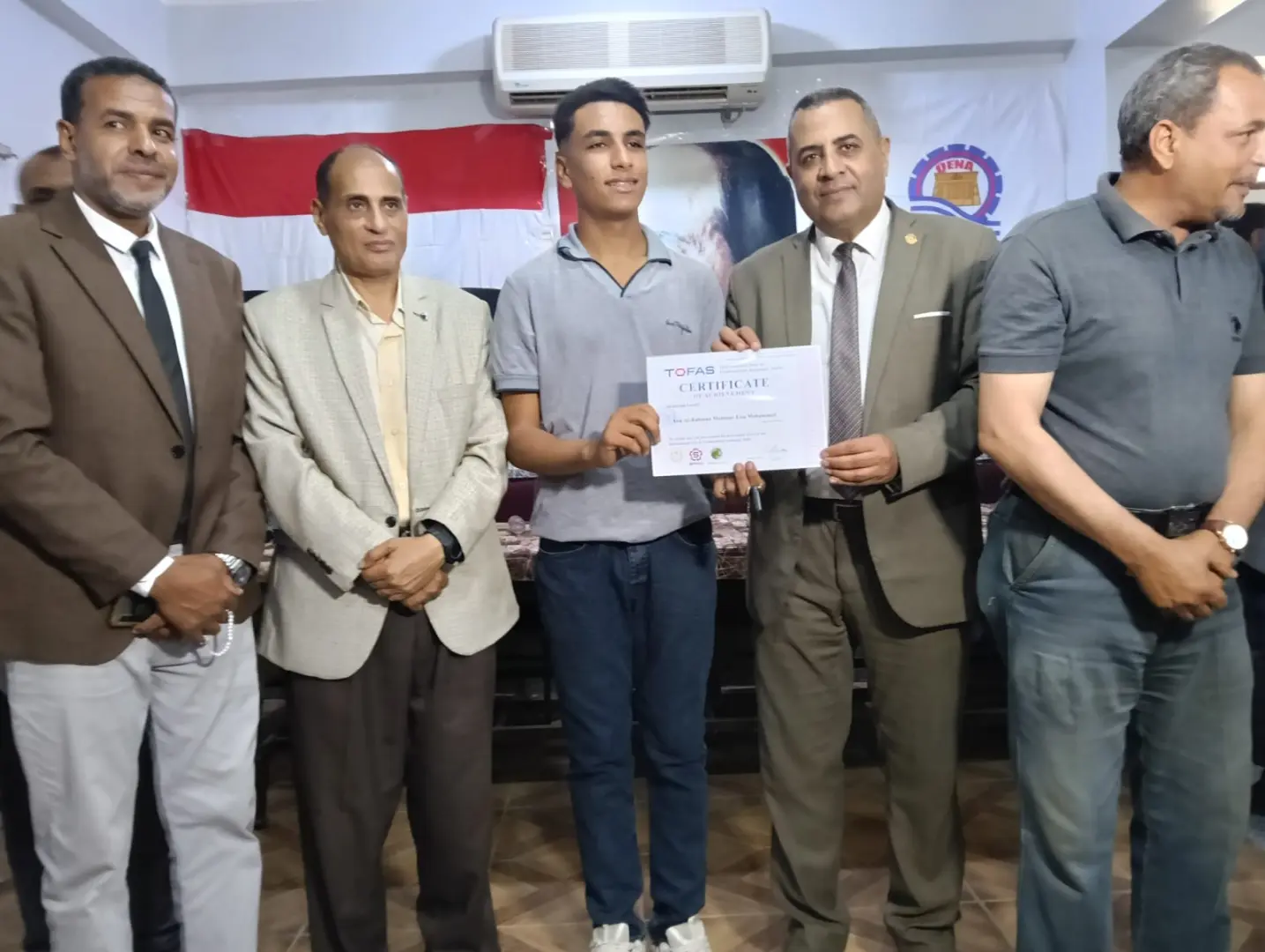 "عبدالمحسن" يكرم 29 طالبًا بتعليم قنا لحصولهم على شهادات دولية من “توفاس” اليابانية - 1000542872