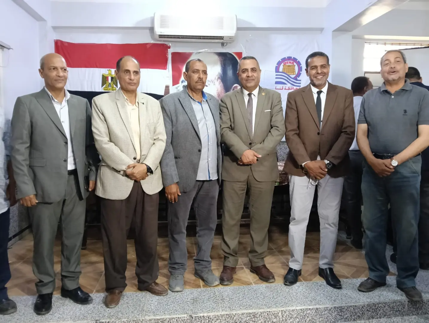 "عبدالمحسن" يكرم 29 طالبًا بتعليم قنا لحصولهم على شهادات دولية من “توفاس” اليابانية - 1000542874